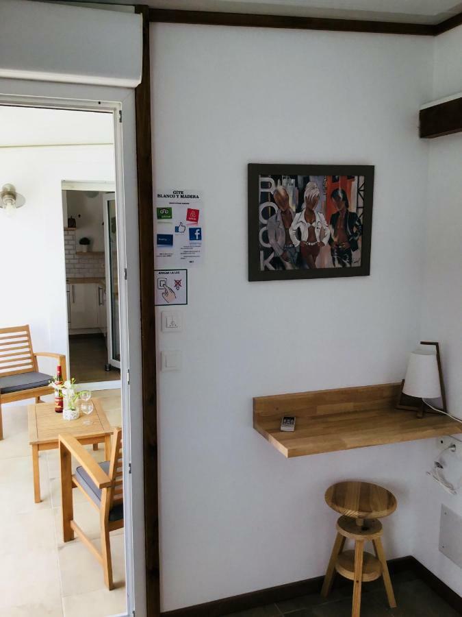 Gite Blanco Y Madera Narbonne Exterior foto